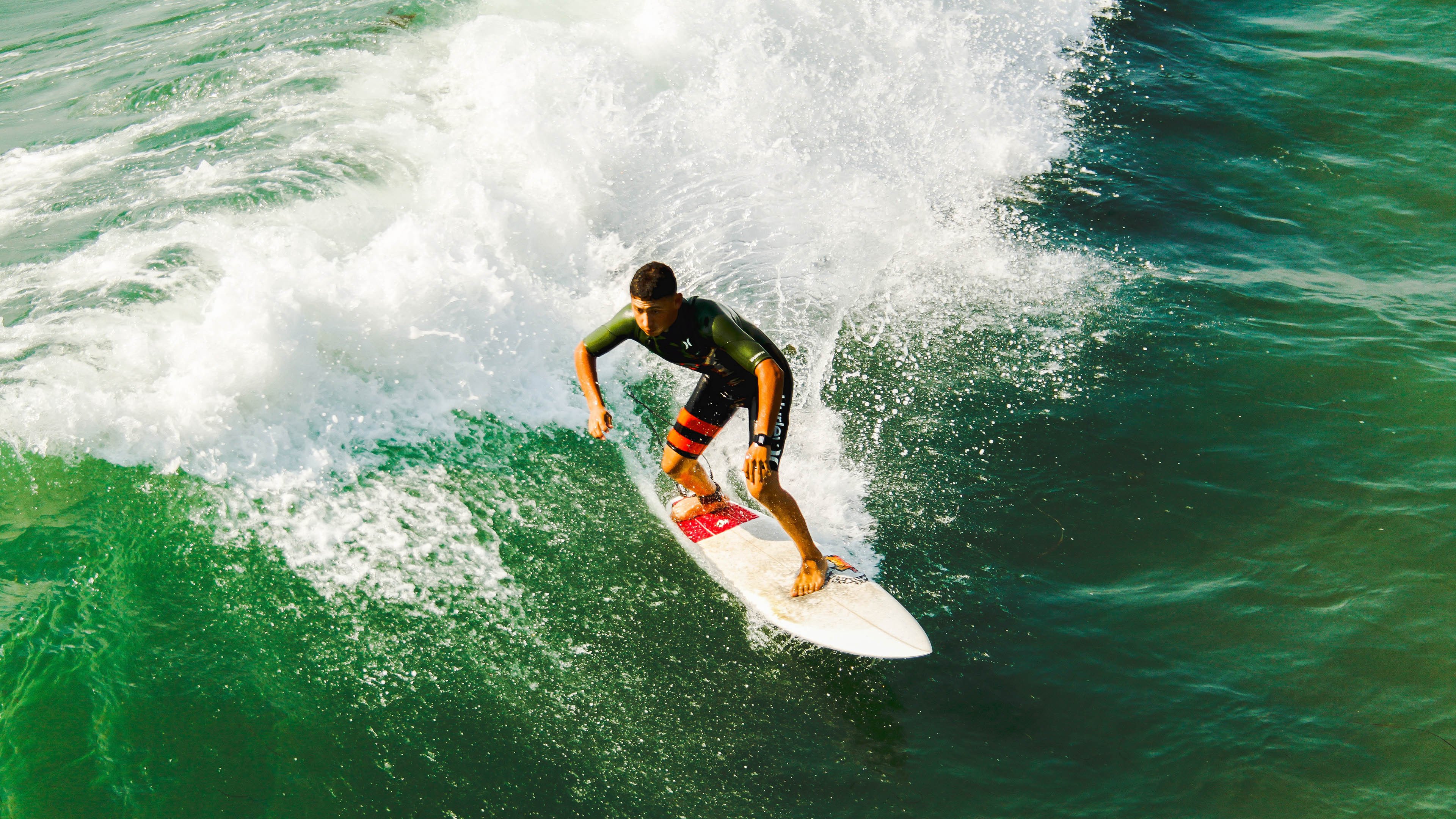 九游sports-安东·李恩：用精准的传球和灵动的跑位，带领全黑队驰骋全场，李恩东简历